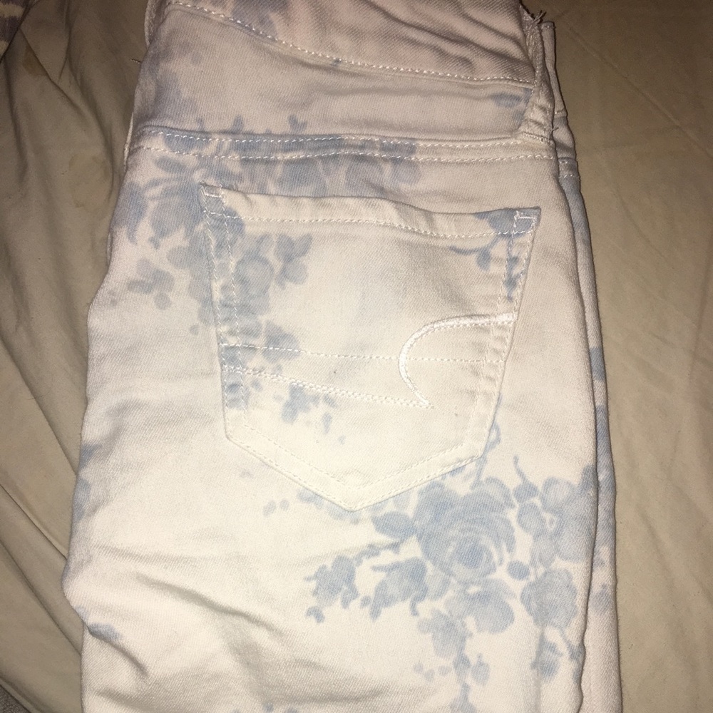 AMERICAN EAGLE JEANS